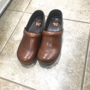 COPY - Dansko XP Leather in Saddle Color Clogs Size 40 Cleaned & Ready to Wear